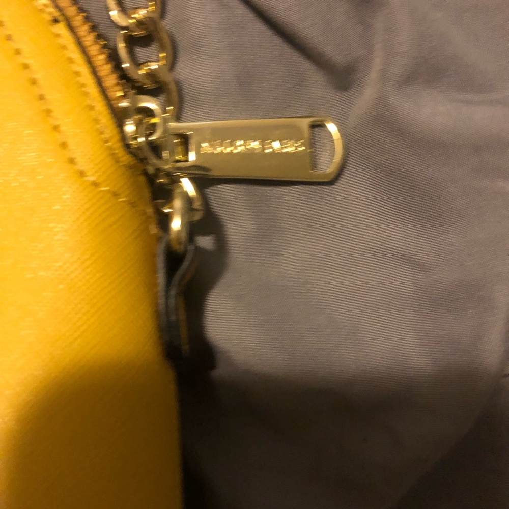 Steve Madden Crossbody Chain Purse Yellow
Item 21 - Picture 3 of 7